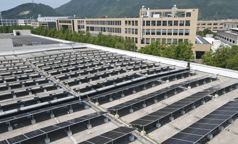 旧屋顶改造安装光伏，支架安装会损伤屋顶吗？如何避免？